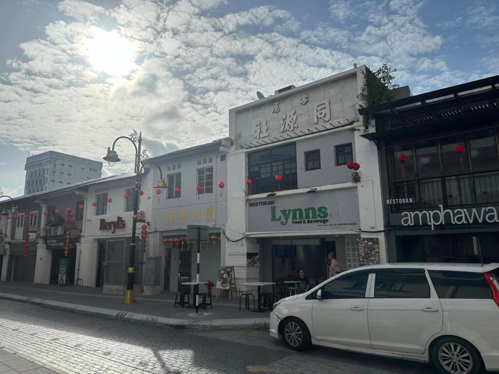 Lynns food and beverage JB